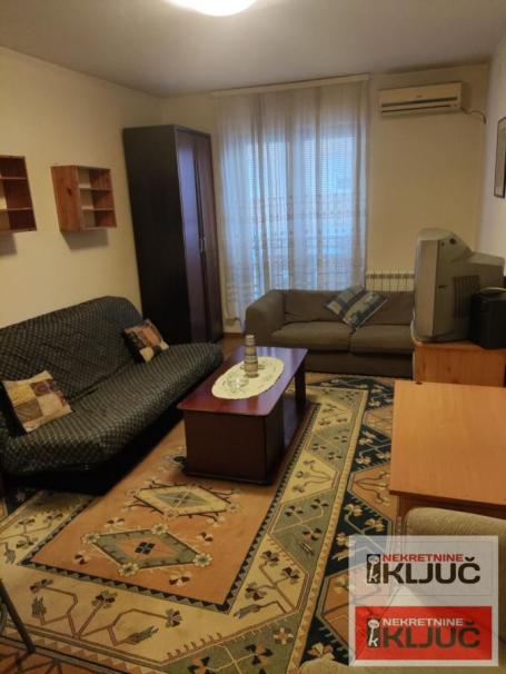 Garsonjera 27 m², Grbavica, Novi Sad, 3. sprat