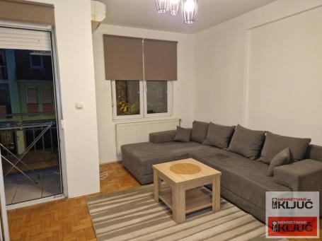 Garsonjera na Grbavici, Novi Sad, 25 m², prvi sprat