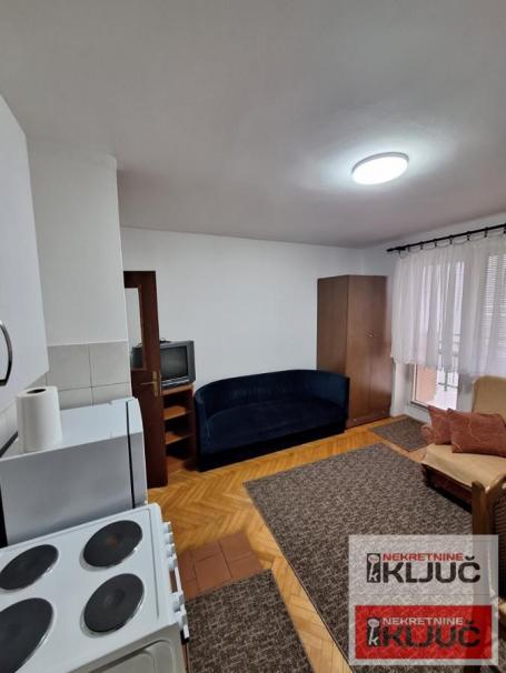 Garsonjera na Grbavici, Novi Sad, 25 m², 5. sprat