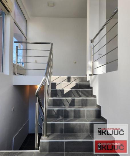 ROTKVARIJA, 58m2, Lokal-Ulični