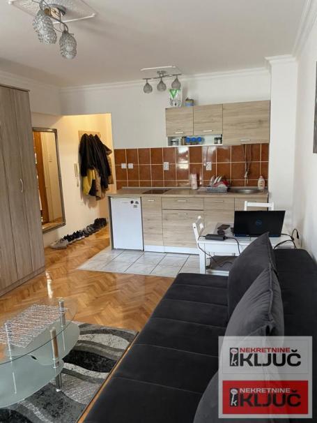 Garsonjera 28 m², Socijalno, Novi Sad, 2. sprat