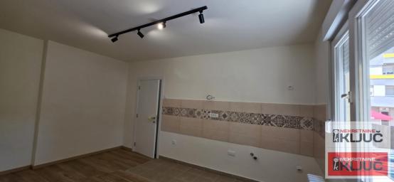 SAJMIŠTE, Jednoiposoban stan 37 m², Renoviran