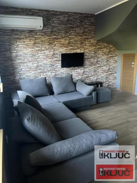 PETROVARADIN, 73m2 + Dvorište, Četvorosoban-Duplex, Novogradnja, Urbana Vila