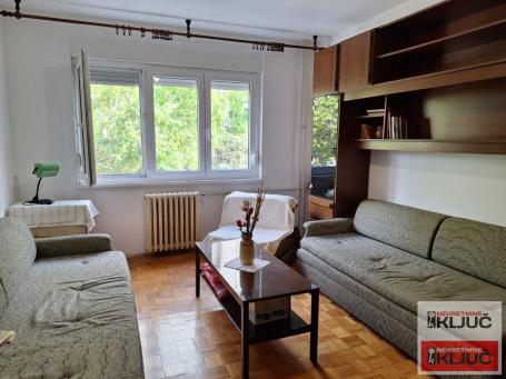 SAJMIŠTE, 64m2, Dvosoban može Dvoiposoban, delimično renoviran