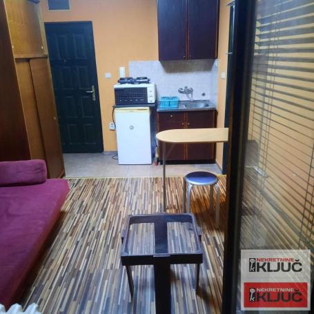 Garsonjera 20 m², Centar, Novi Sad, 1. sprat