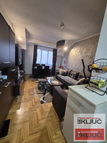 KOD IZVRŠNOG VEĆA, 40m2, Jednoiposoban, Namešten