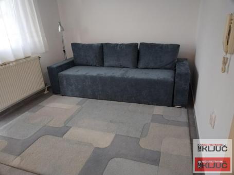 MIČURINOVA-renovirana garsonjera-odmah useljivo