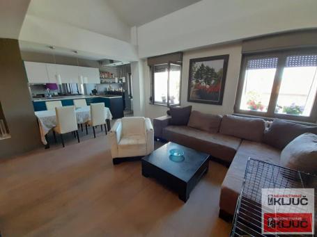 KOD SINAGOGE, 143m2, Petosoban-duplex, Unikat