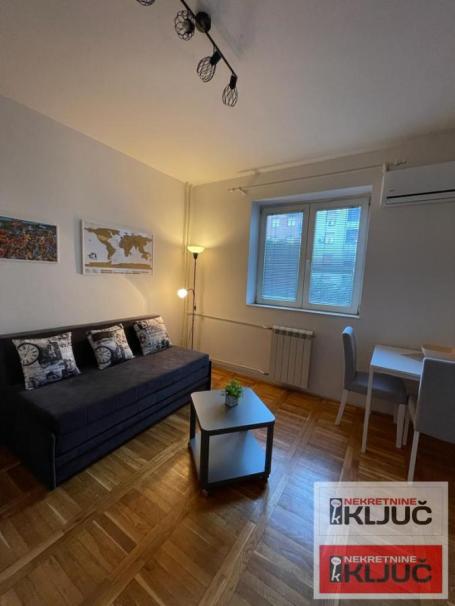 Garsonjera 24 m², Bulevar Oslobođenja, Novi Sad, 2. sprat