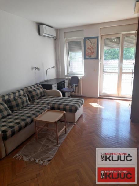 Garsonjera na Grbavici, 29 m², 2. sprat