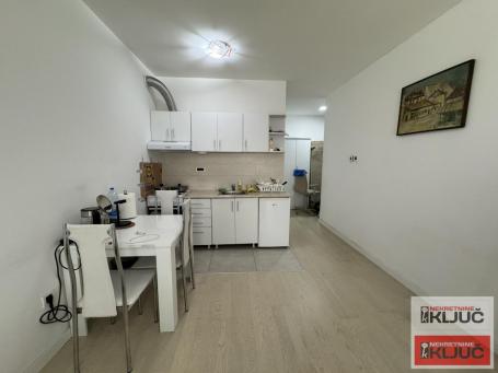 Garsonjera u centru Novog Sada, 25 m², prvi sprat