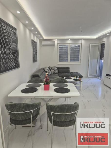 KOD LIPOV GAJ-A, 79 m2+ krovna terasa, Trosoban, Vila, Namešten