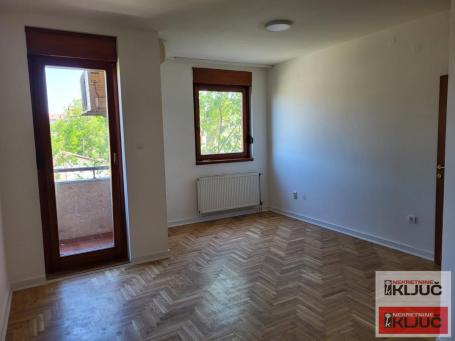 Dvosoban stan 45 m², Nova Detelinara, Novi Sad, 1. sprat