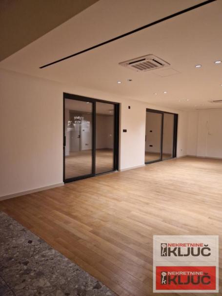 SOMBORSKI BULEVAR, Petosoban, 172m2+ 200m2 krovna Terasa