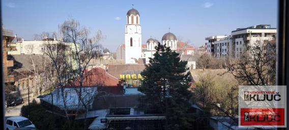 Garsonjera u Grbavici, Novi Sad, 27 m², 1. sprat