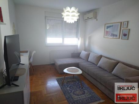 KEJ, Jednosoban stan 24 m², 1. sprat, Namešten