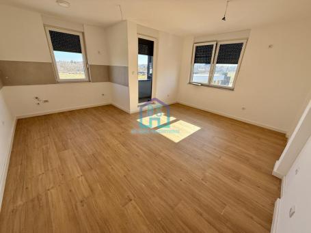 Odličan troiposoban stan sa PDV-om