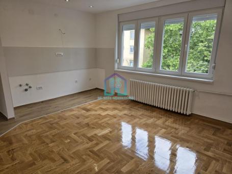 # GRBAVICA – TOP LOKACIJA KOD LIMANSKE PIJACE – KOMPLETNO RENOVIRAN – 49 m²