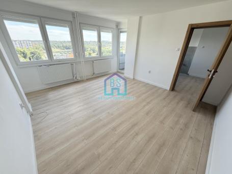 Limanski park trosoban kompletno renoviran stan