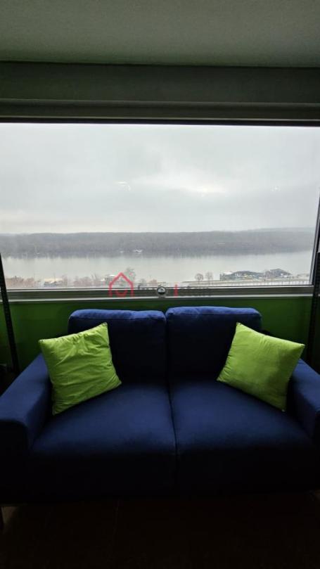 Prelep stan sa pogledom na Dunav iz svake sobe