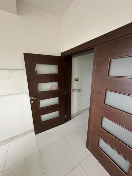 Poslovni prostor 305m2 sa parkingom Palilula