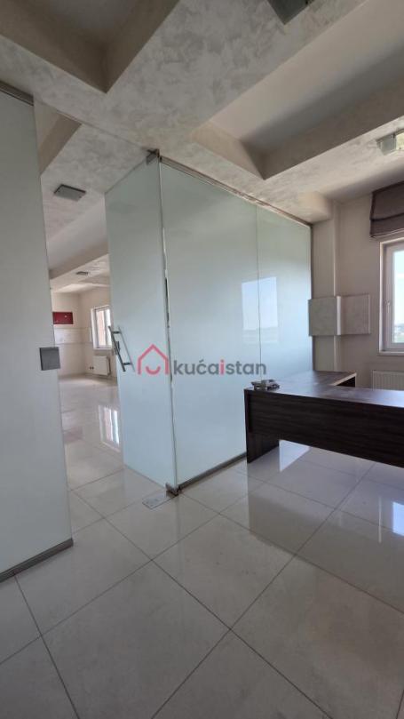 Poslovni prostor 344m², parking, zaseban ulaz