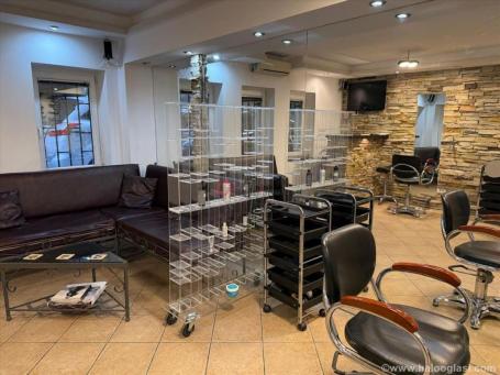 Opremljen frizerski salon blizu Kalenića