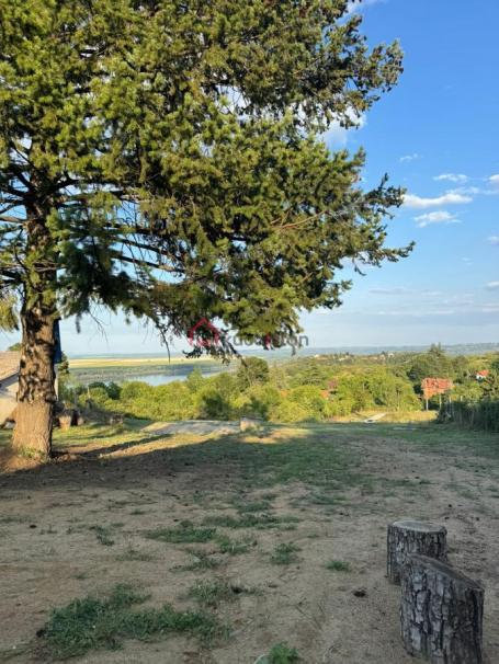 Plac sa pogedom na Dunav!Nov montažni objekat!