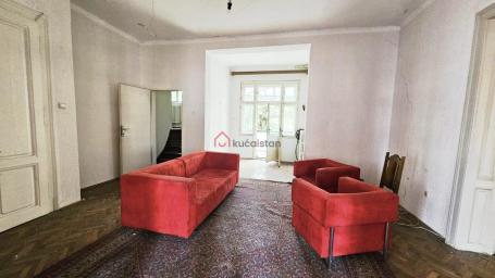 Jedinstveni Salonac sa dvorištem kod Botaničke