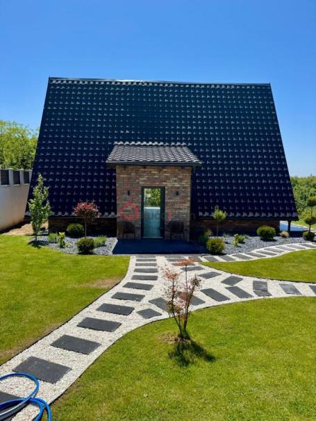 Bazen. Solarni Paneli. 22 ara. Bunar. Uknjiženo