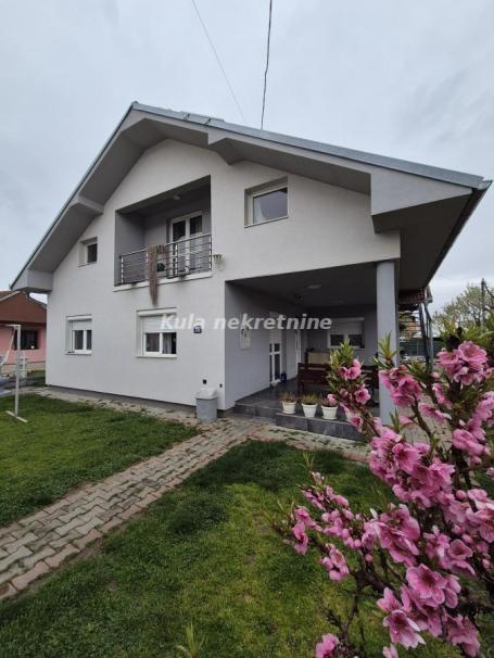 Prodaje se kuća u Aveniji 2