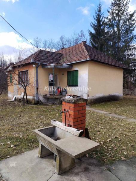 Prodaje se seosko domaćinstvo u Srezojevcima