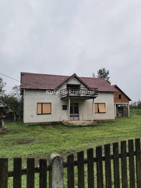 Prodaje se domaćinstvo u Mrčajevcima