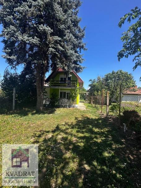 Spratna vikendica 40m², 7 ari placa, sa privatnim izlazom na Tisu u Parku prirode – Bačko Gradište -