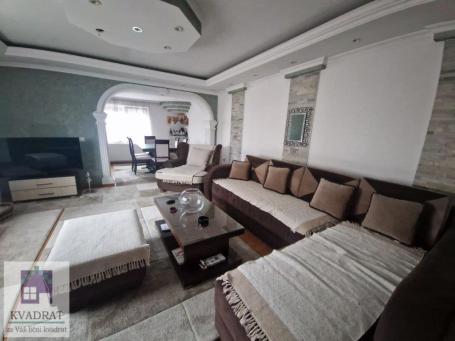 PORODIČNA KUĆA 218m2 NA ODLIČNOJ LOKACIJI U OBRENOVCU - IDEALNA ZA VIŠE PORODICA! - 210.000€