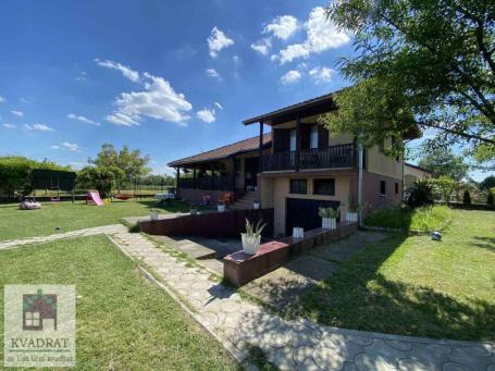 Kuća 122m2 + pomoćne kuće 50m2 + 150m2, 25 ari placa, Zvečka, Obrenovac - 158.000€