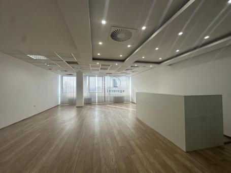 Fontana, Bulevar Mihajla Pupina, 400 m2