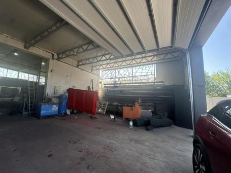 Hala, Surčin, 400m2 + 90m2
