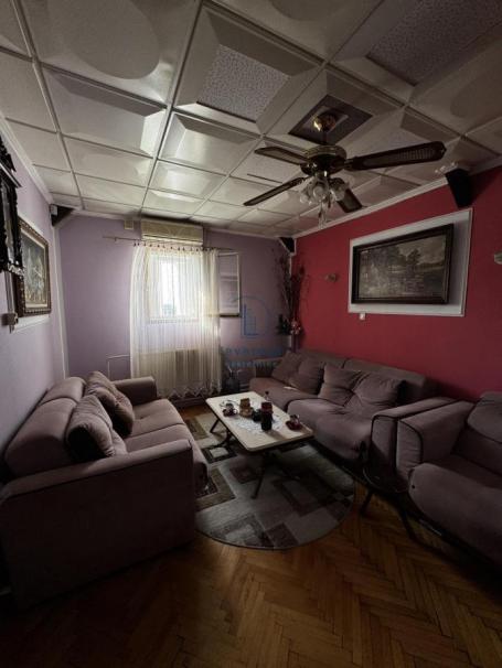 Savski trg, 80 m2