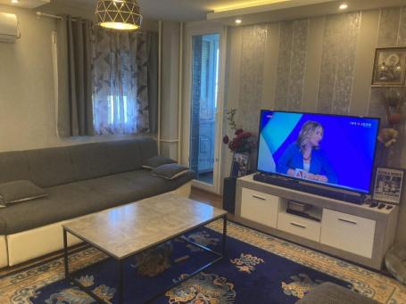 Blok 28, Bulevar Arsenija Čarnojevića, 54 + 5 m2