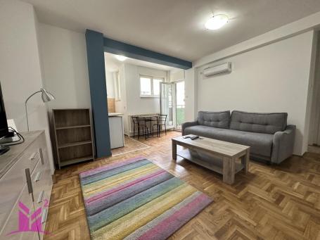* Novi Sad - Bulevar Oslobođenja * PET FRIENDLY