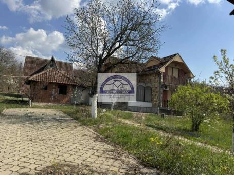 ODLICNA KUCA U MILATOVCU SA POMOCNIM OBJEKTIMA I GARAZOM