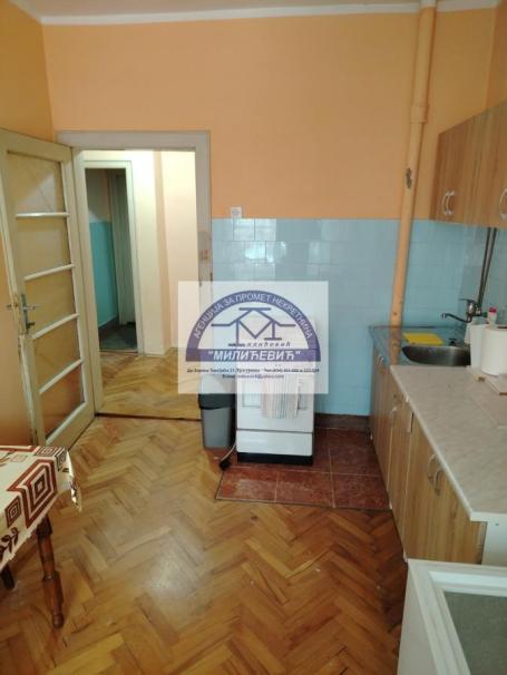 Dvosoban stan 64 m², Centar, Kragujevac, prizemlje