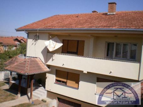 HITNA PRODAJA, KUCA 500m2 SA 9. ARI PLACA