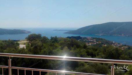 Porodična kuća sa pogledom na zaliv i otvoreno more u Podima, Herceg Novi