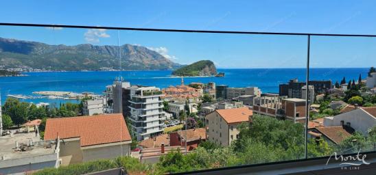 Ekskluzivni apartman s panoramskim pogledom na more u Budvi