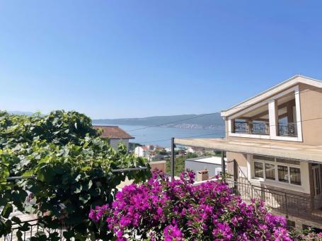 Ugodna jednospratna kuća u živopisnoj Bijeloj, Herceg Novi
