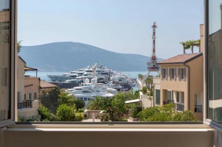 STAN SA 2 SPAVAĆE SOBE I POGLEDOM NA MORE U ZETI, PORTO-MONTENEGRO