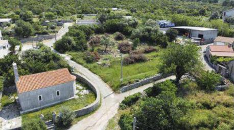 3 urbanizovane parcele na Luštici