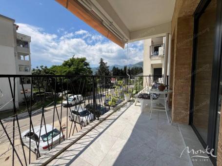 Udoban dvosoban stan u modernoj zgradi u naselju Selyanovo, Tivat